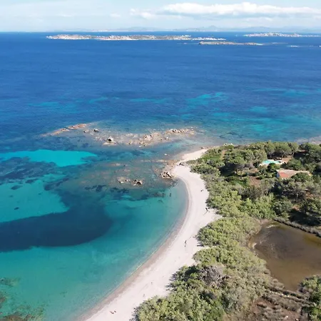 Sous Le Pin - Paisible Face Aux Iles Lavezzi * Bonifacio (Corsica)