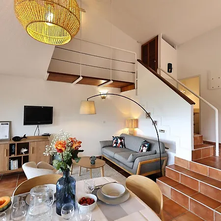 Sous Le Pin - Paisible Face Aux Iles Lavezzi * Bonifacio (Corsica)