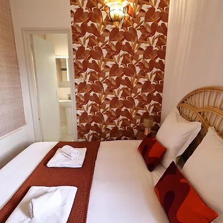 Sous Le Pin - Paisible Face Aux Iles Lavezzi