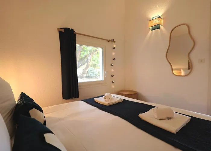 Sous Le Pin - Paisible Face Aux Iles Lavezzi Bonifacio (Corsica)