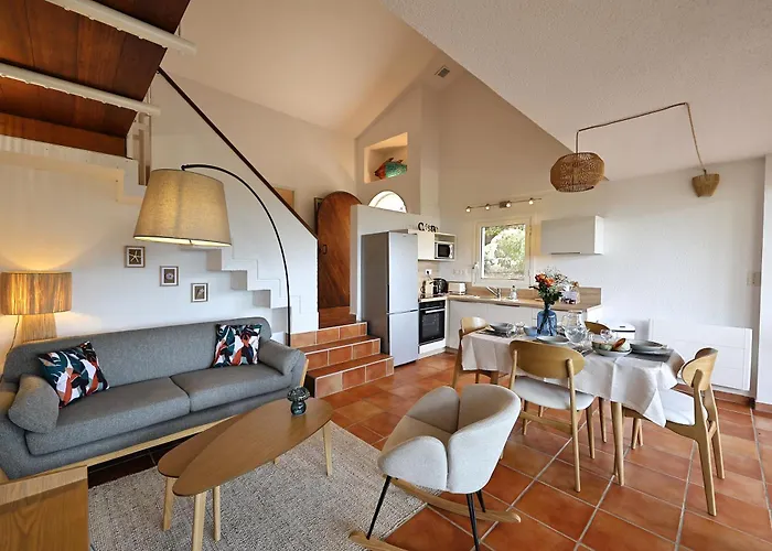 Sous Le Pin - Paisible Face Aux Iles Lavezzi